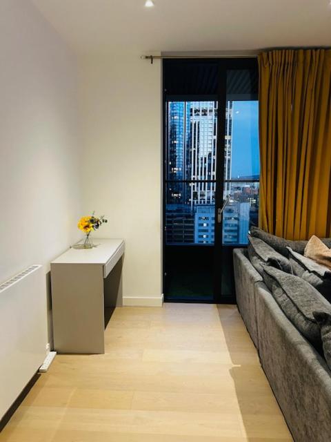 Luxury High Rise 2-Bed With Lovely View In Canary Wharf Apartment London Exterior photo